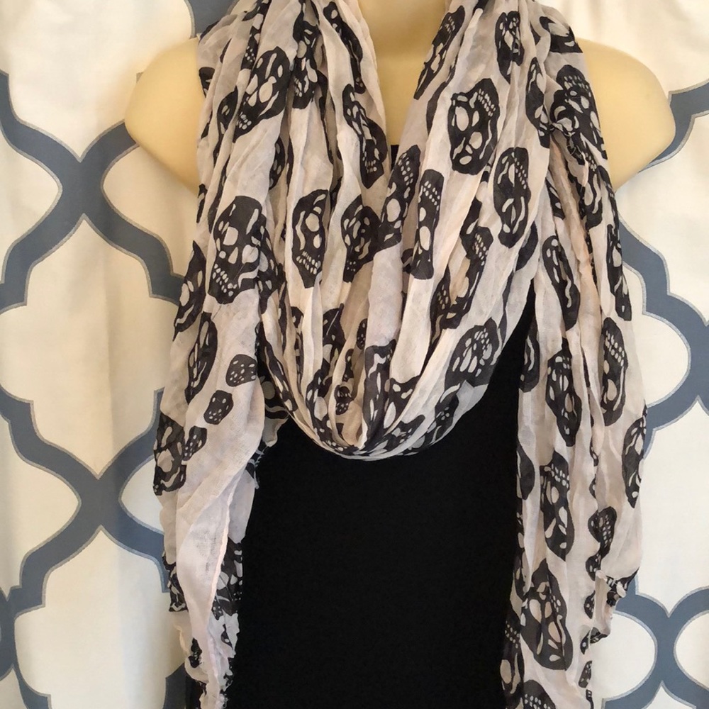 Skull scarf